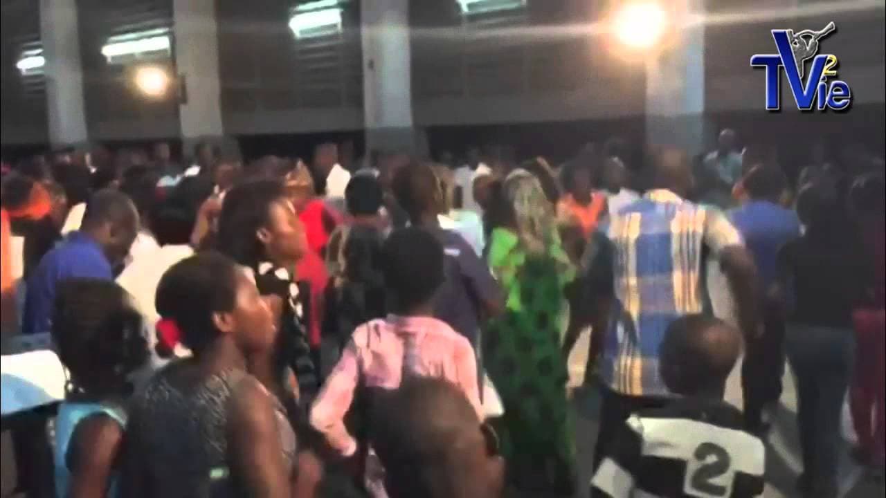 Thumbnail of video: Extrait 4 : Veillée d'adoration / Côte d'Ivoire (Shora KUETU - 11/09/15)