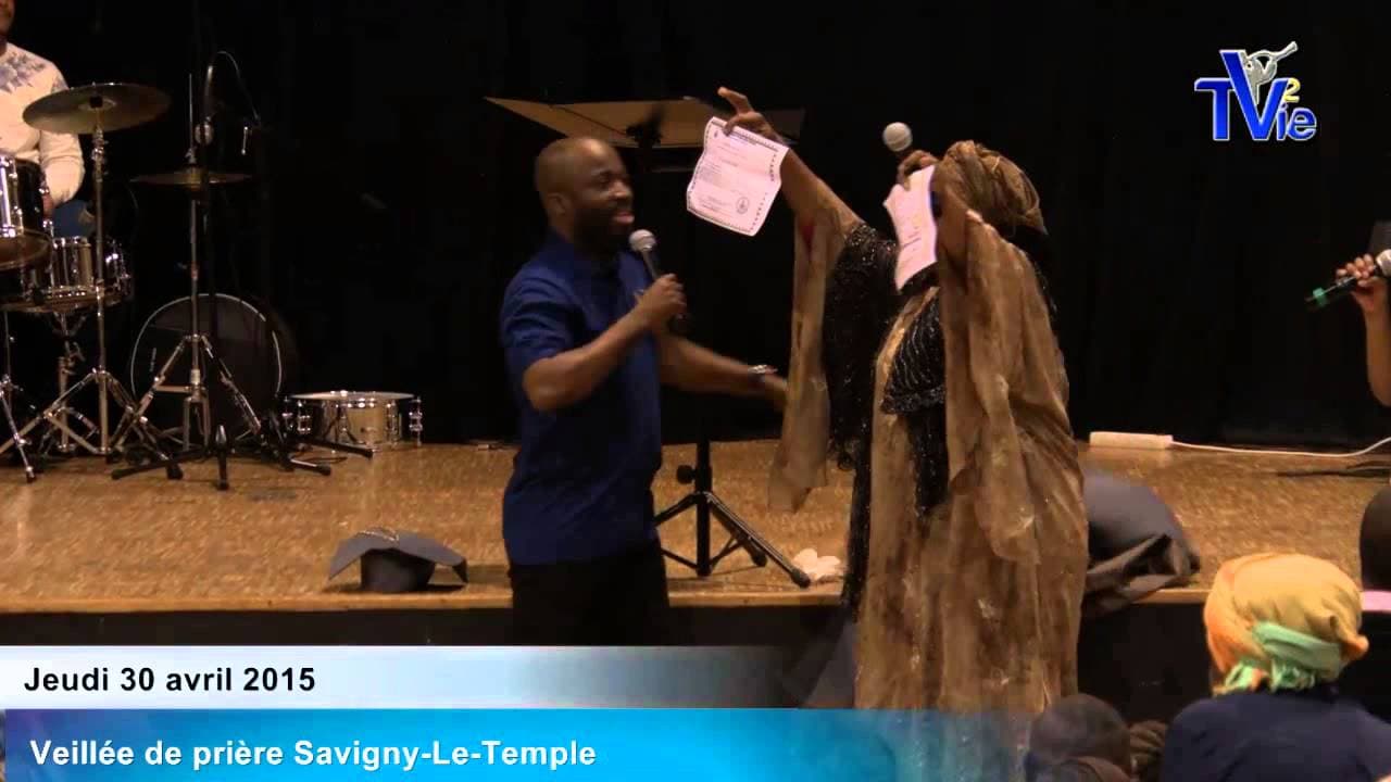 Thumbnail of video: Elle renonce à son titre de pasteur et à sa soutane (30/04/2015) 